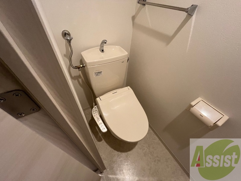 トイレ　シャワートイレになっているので快適です！