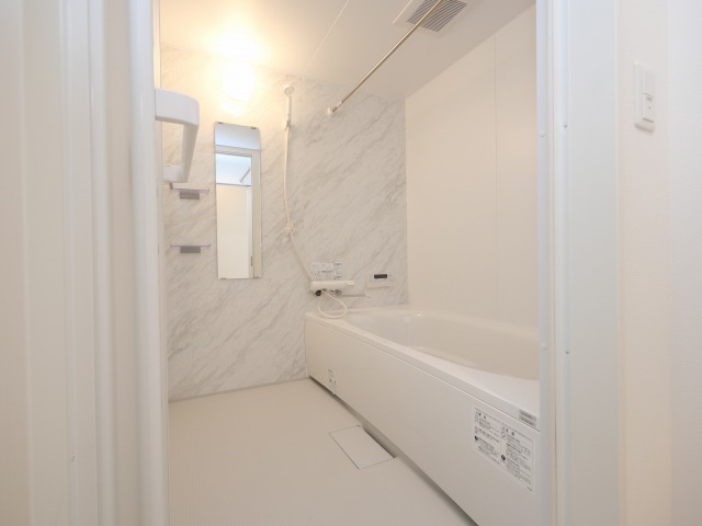 バス・シャワールーム　広々快適なバスルームです♪