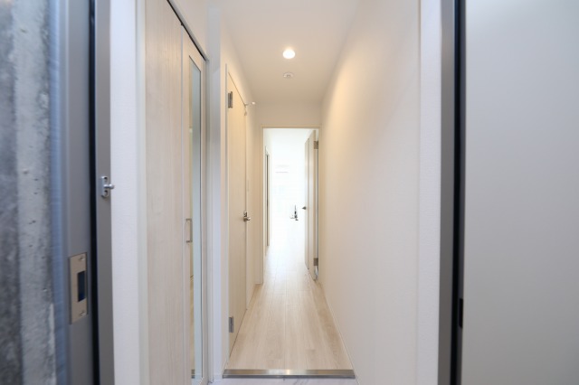 玄関　圧迫感のない玄関スペースです♪