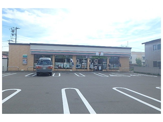 コンビニ　セブンイレブン旭川東警察署前店（コンビニ）まで279m