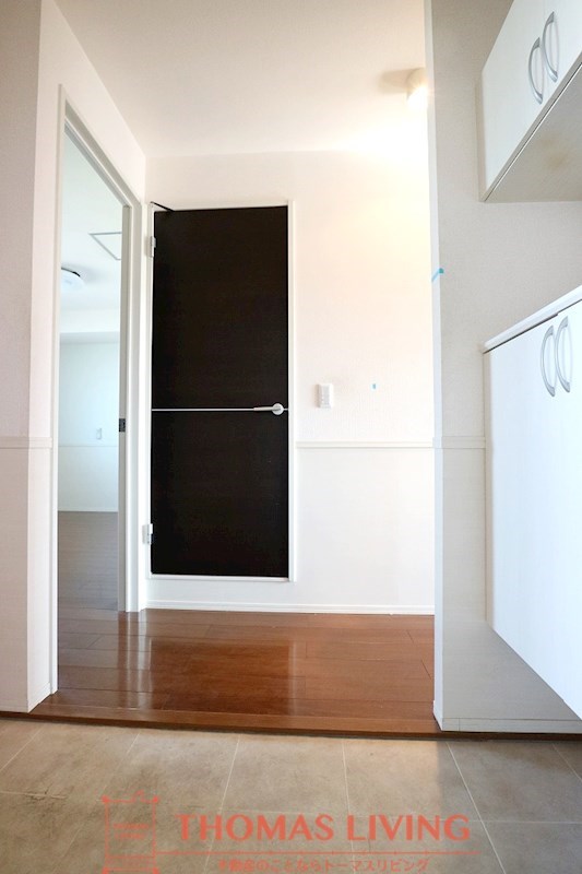 玄関　写真は別号室です。