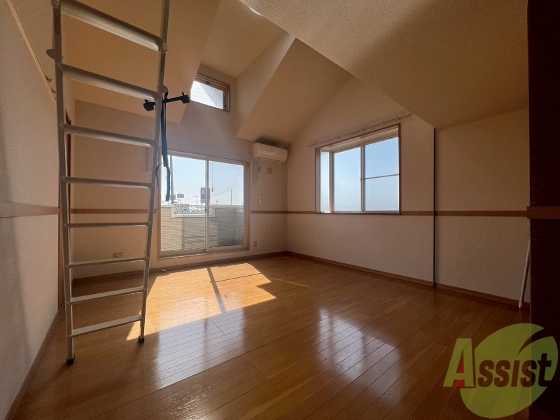 居室・リビング　奥行が良く家具を置いても広々と使えます。