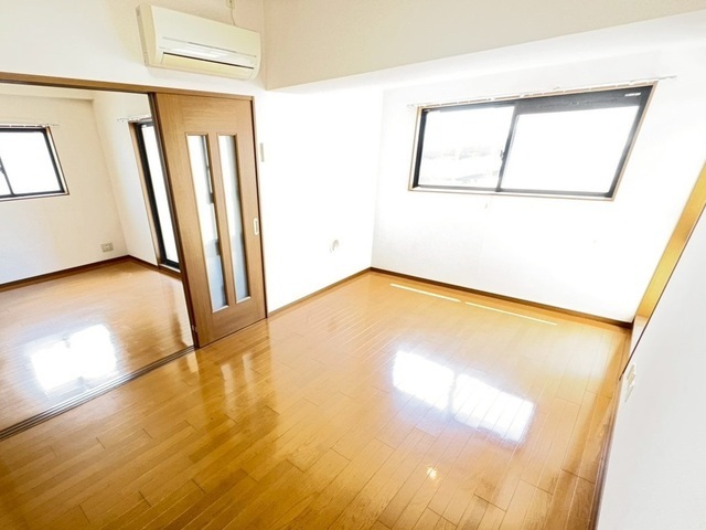 居室・リビング　別号室の写真