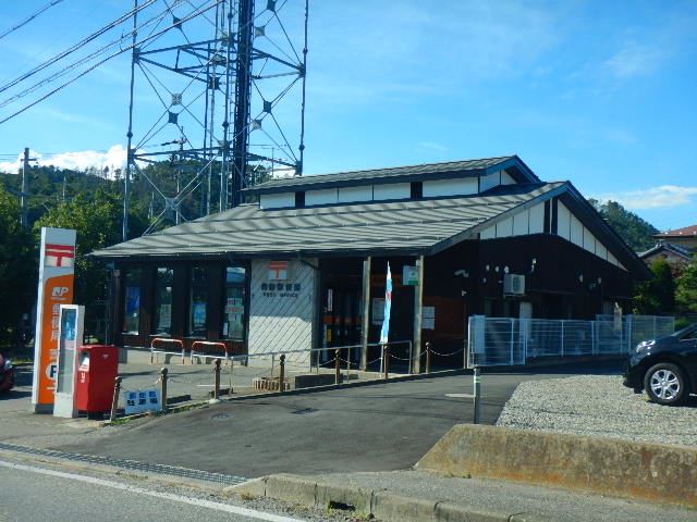 郵便局　岡田郵便局（郵便局）まで880m