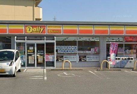 コンビニ　デイリーヤマザキ（コンビニ）まで300m