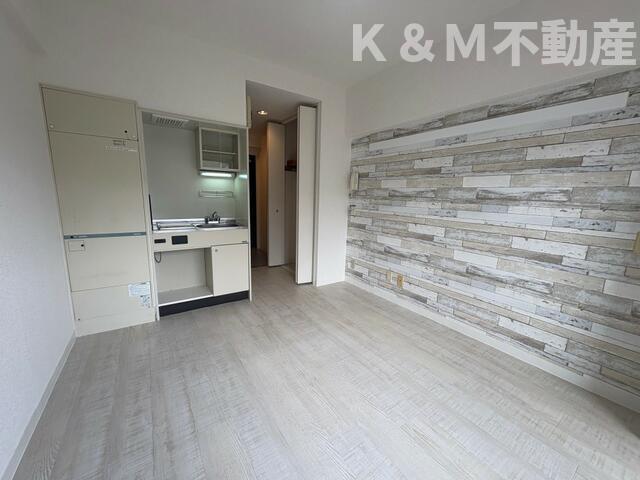 その他部屋・スペース　開放的な寝室です