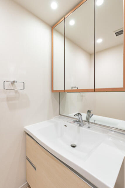 洗面設備　※写真は同タイプ住戸です。