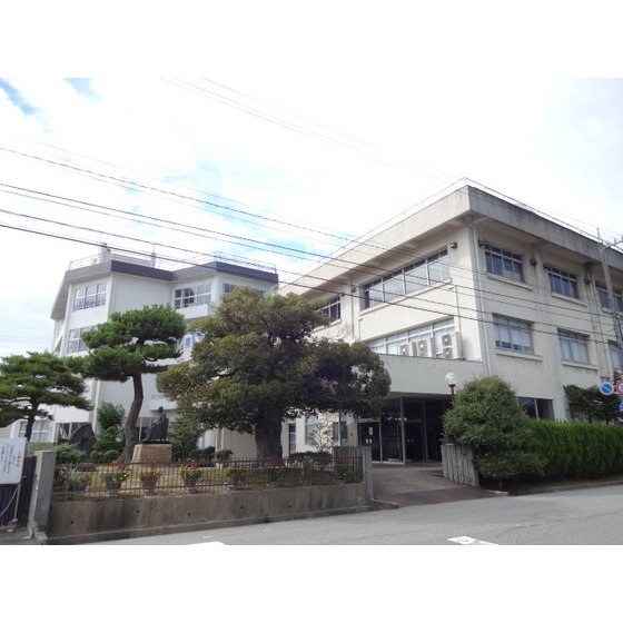 高校・高専　私立高岡向陵高校（高校・高専）まで1673m