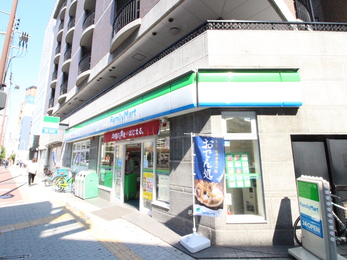 コンビニ　ファミリーマート（コンビニ）まで435m