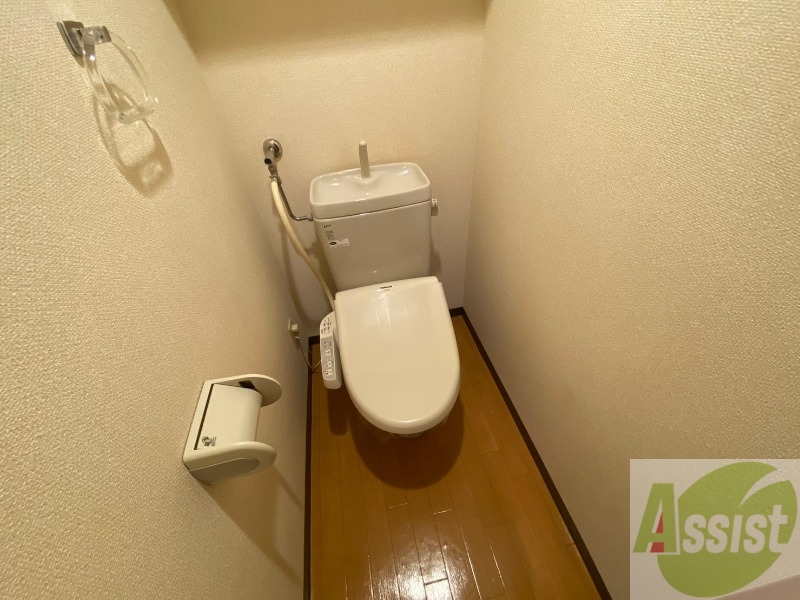 トイレ　ウォシュレット機能がついたトイレです。安心して使用できます。