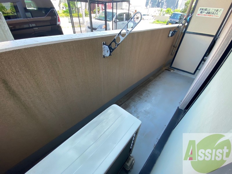 バルコニー　バルコニーは幅があり、広い印象を受けました。