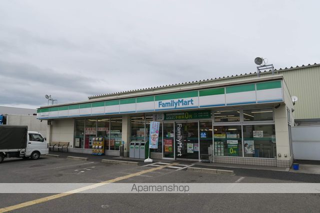 コンビニ　ファミリーマート（コンビニ）まで789m