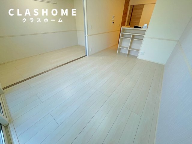 居室・リビング　同物件の別部屋になります。