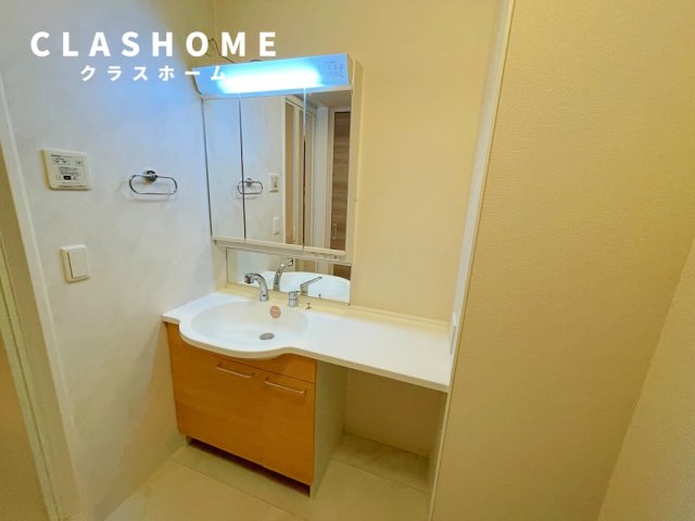 洗面設備　同物件の別部屋になります。