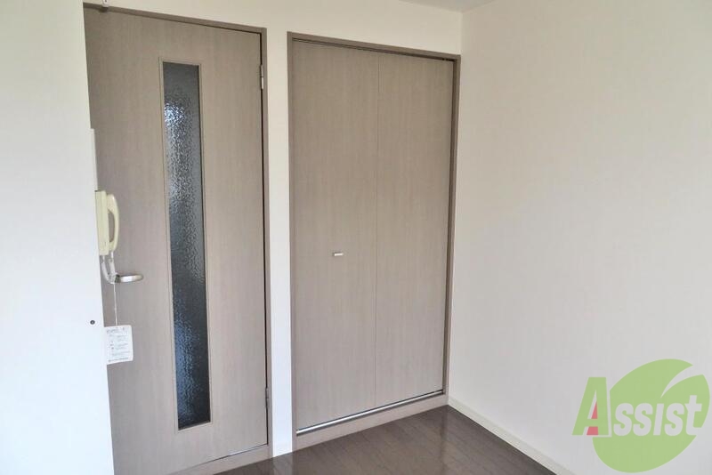 収納　リビングにはクローゼットの収納があります