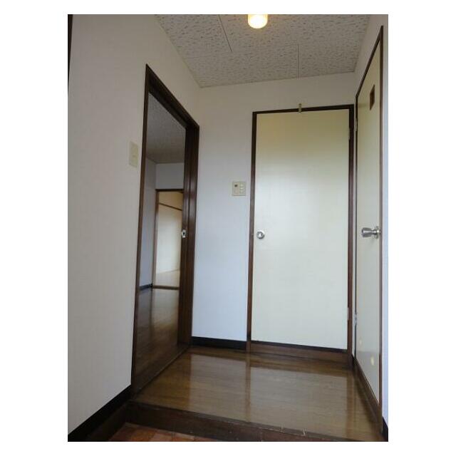 玄関　お客様が来ても室内が丸見えにはならないのが嬉しい♪