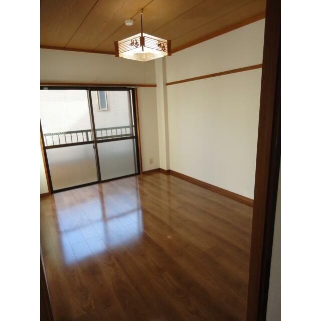 その他部屋・スペース　西側洋室６帖です。エアコン設置可能です。収納は天袋付きで１帖