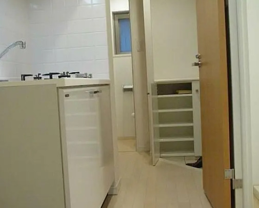 玄関　※別部屋の参考写真です。