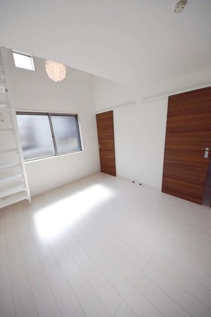 居室・リビング　★★明るい洋室★★