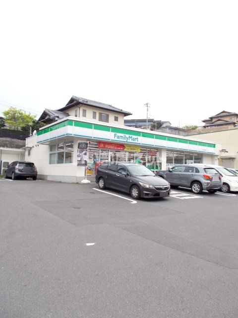 コンビニ　ファミリーマート 長与駅前店（コンビニ）まで1324m