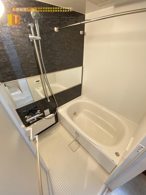 バス・シャワールーム　追い炊き機能・浴室乾燥機能付き。