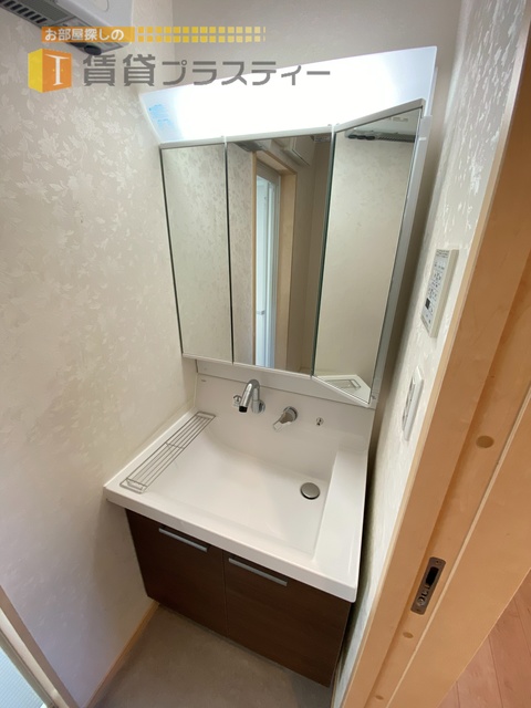 洗面設備　使い勝手の良い独立洗面台です。