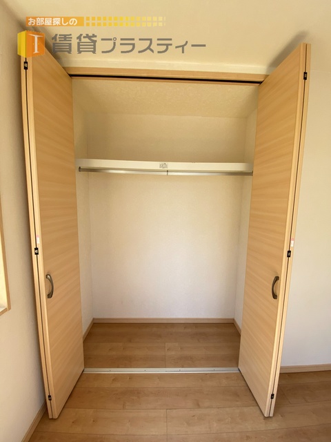 収納　お洋服もかけられます。