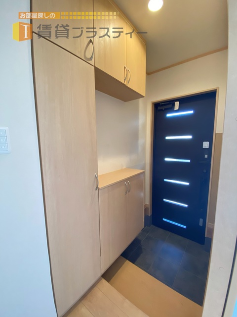 玄関　シューズボックス付き。