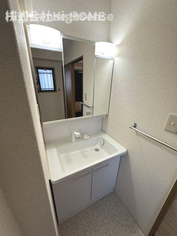 洗面設備　スペースが確保できる洗面所です