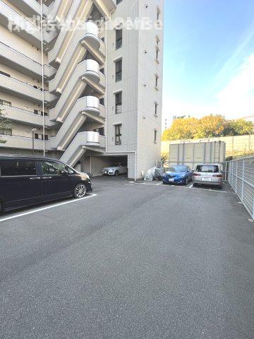 駐車場　駐車場に車を止められます