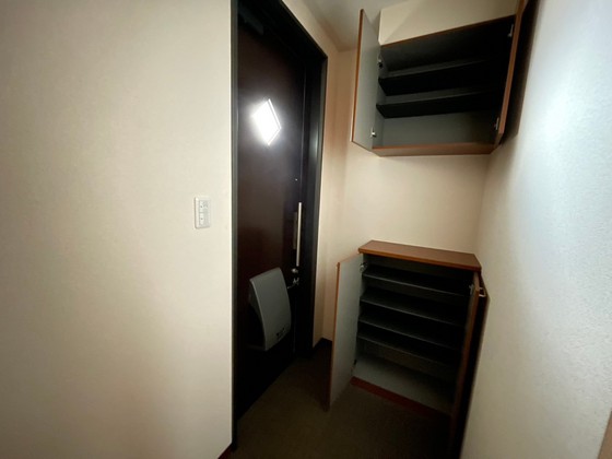 玄関　※別部屋の写真です