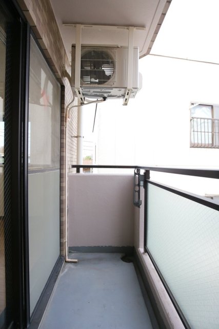 バルコニー　開放的で明るい空間を演出してくれるバルコニーです