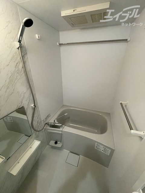 バス・シャワールーム　用具置きあります！