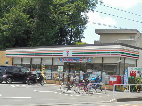 コンビニ　セブンイレブン（コンビニ）まで751m