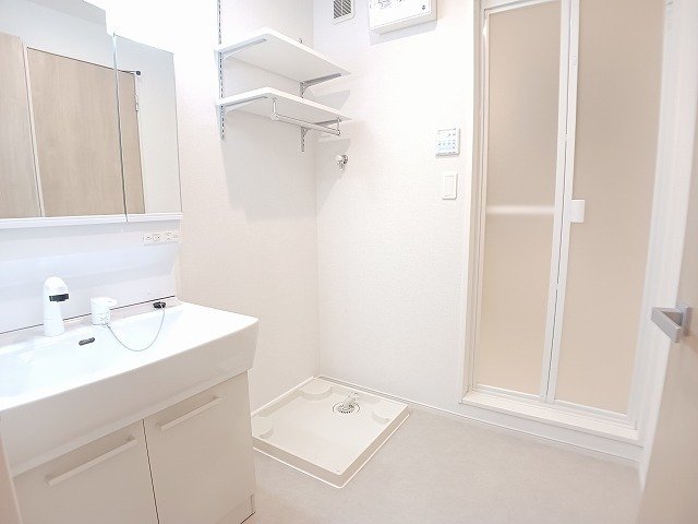 洗面設備　スペースが確保できる洗面所です