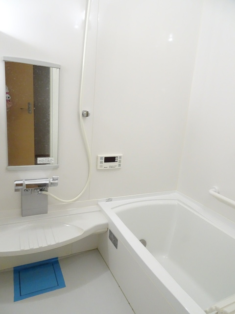 バス・シャワールーム　バスルームは沸かし直せる追焚機能付なので経済的です！