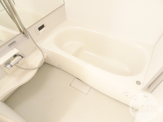 バス・シャワールーム　浴室乾燥機＆追焚機能付き広々バスルーム♪