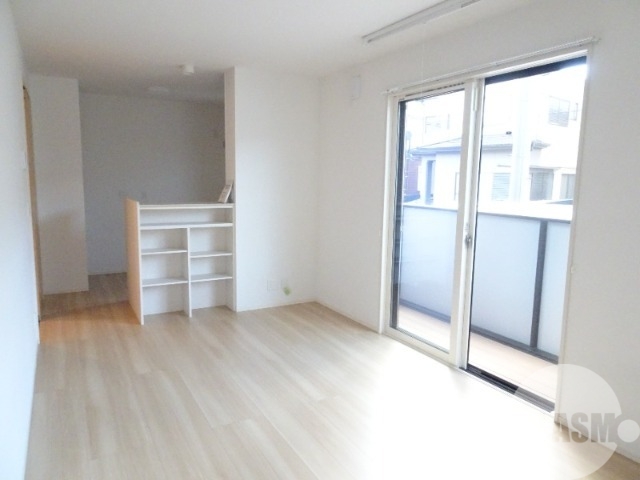 居室・リビング　明るいお部屋です♪