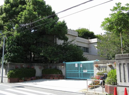 中学校　宮原中学校（中学校）まで725m