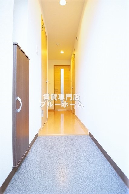 玄関　下駄箱のある広い玄関です