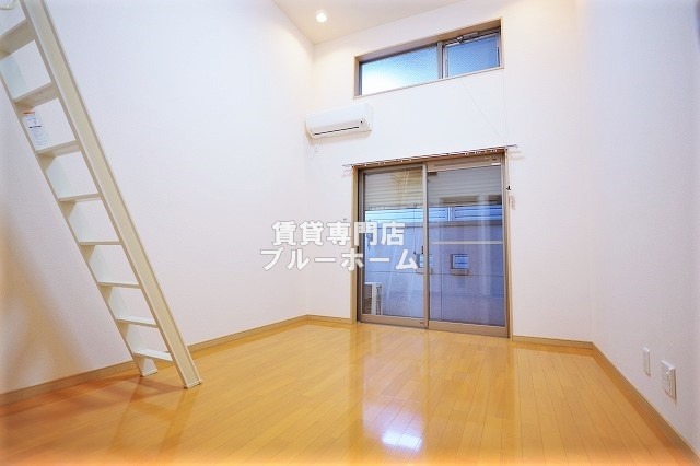 居室・リビング　6帖の大きな洋室！