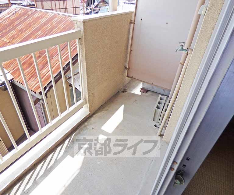 バルコニー　洗濯スペースには十分です。