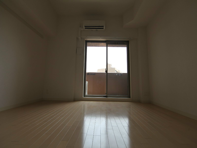 バルコニー　洋室8.8帖　クローゼット付（収納充実してます）