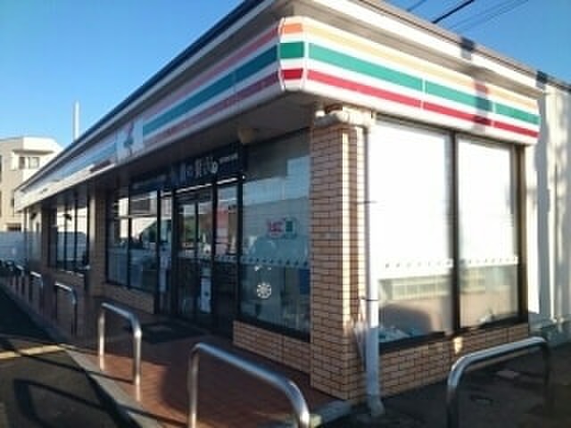 コンビニ　セブンイレブン（コンビニ）まで610m