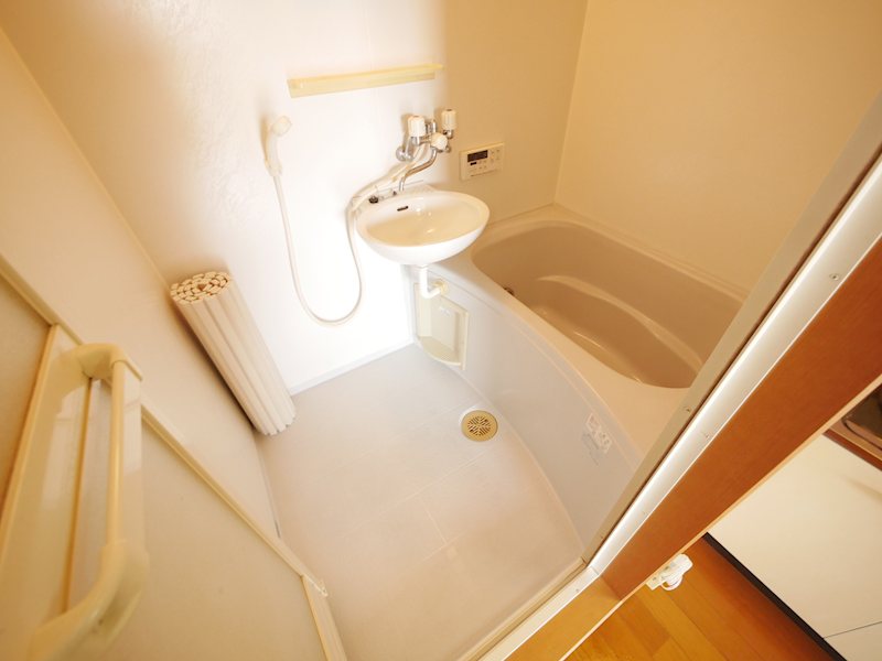 バス・シャワールーム　シャワー・追い焚き給湯