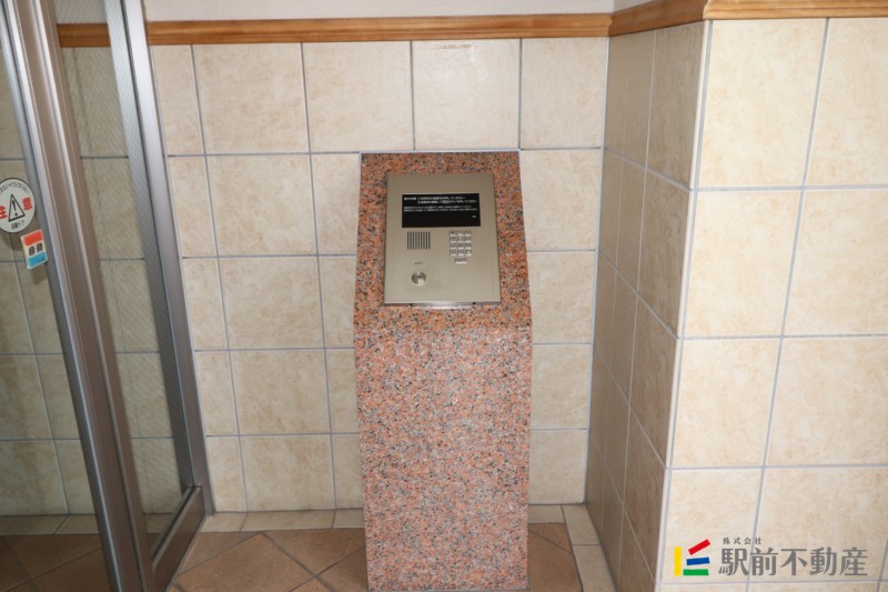 エントランス　建物入口の様子