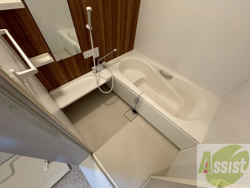 バス・シャワールーム　ユニットバスです。疲れを癒すのに欠かせませんね！