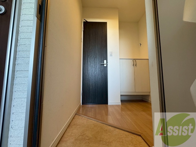 玄関　玄関の様子です。明るい印象ですね。気分もあがりそう。