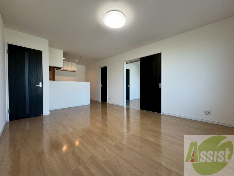 居室・リビング　広くてキレイなお部屋が広がっていて、充実した生活が送れそう。