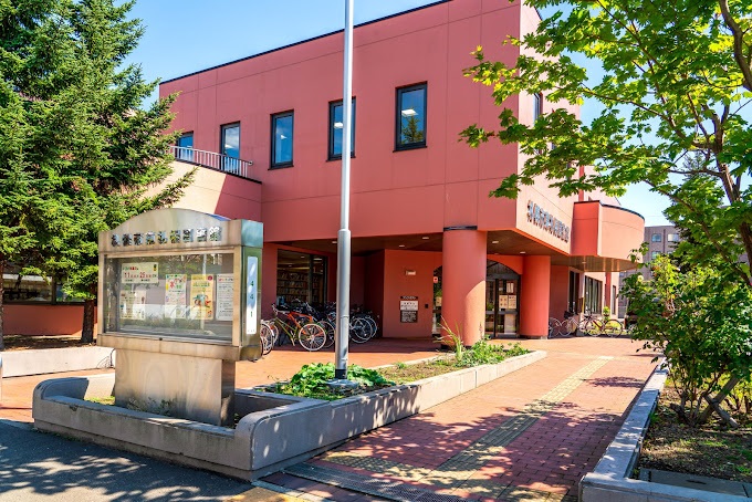 図書館　札幌市東札幌図書館（図書館）まで230m